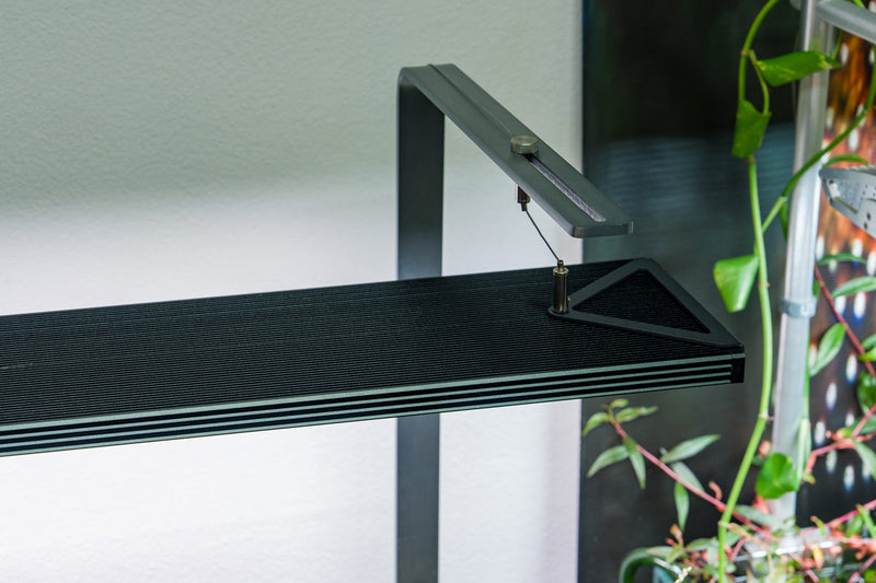 Chihiros WRGB II PRO LED light hanging kit for aquarium lighting, featuring adjustable mounting and sleek design.