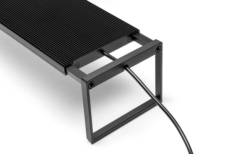 Chihiros WRGB II SLIM Edition LED light for aquariums, slim design with adjustable spectrum and brightness, black finish.