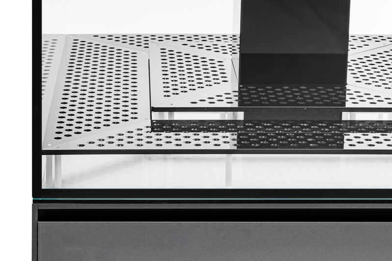 Rimless tank from the UNS Frag System R80 series by Ultum Nature Systems, featuring clear glass and a sleek design.