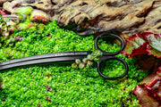 UNSTOOLS UNS Limited Black Wave Scissors, sleek black hairdressing scissors with wave-edged blades, designed for precision cutting.