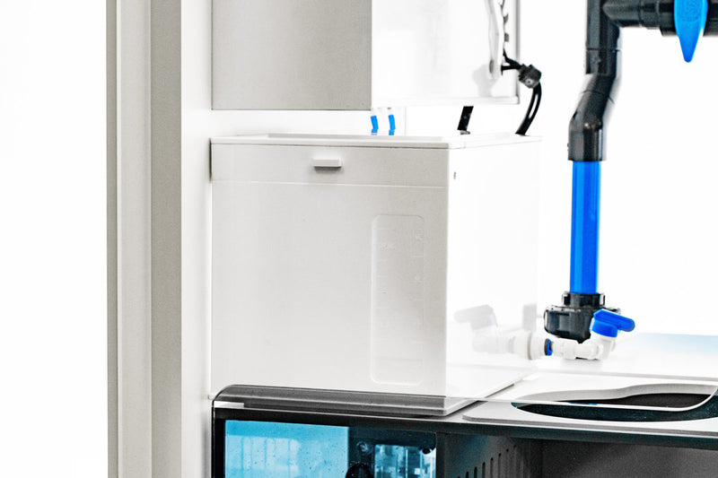 Rimless UNS Reef System R60 shallow tank by Ultum Nature Systems, clear glass with sleek rimless design for reef aquariums.