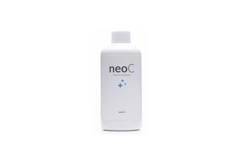 Aquario Neo C water conditioner bottle for aquarium, designed to neutralize chlorine and improve water quality for fish.