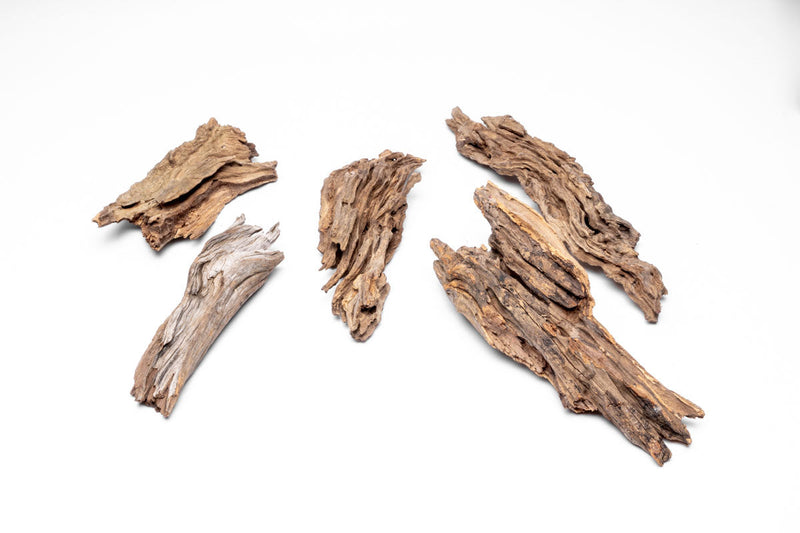 Small piece of natural forest driftwood, UNSBONSAI brand, with textured, weathered wood appearance for decorative or bonsai use.