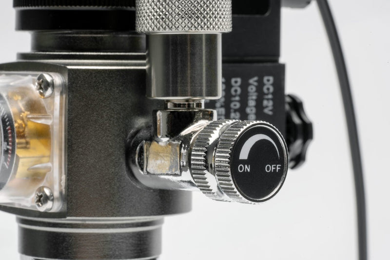 UNS Mini Dual Stage CO2 Regulator for tanks, featuring dual gauges and adjustable valves for precise CO2 control.